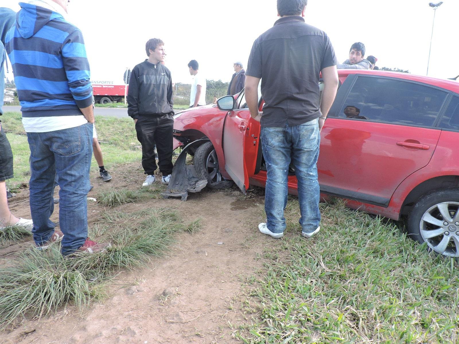 Carro com argentinos sofre acidente em Alegrete
