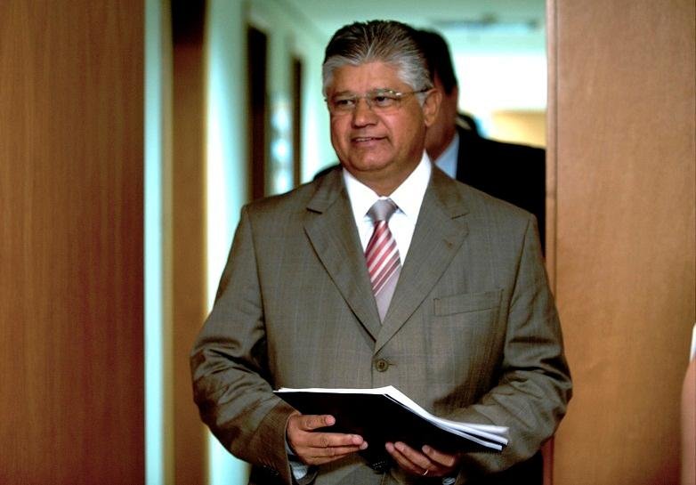 Senador apresentou laudo m&eacute;dico que atesta problema de sa&uacute;de