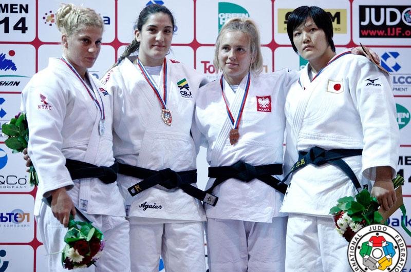 Campe&atilde; em Tyumen, Mayra Aguiar subiu no ranking
