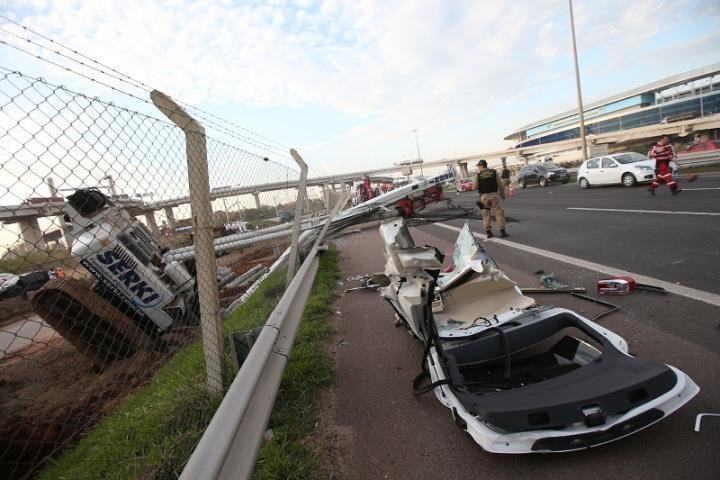 Arquiteta trafegava pela freeway quando carro foi atingido