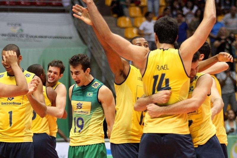 Brasil supera provoca&ccedil;&otilde;es, vence a R&uacute;ssia e vai &agrave; semi da Liga Mundial 