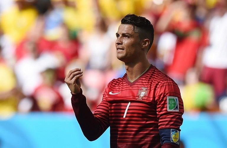 M&atilde;e de Cristiano Ronaldo assume que tentou fazer aborto do craque