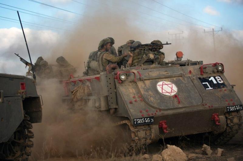 Tanques israelenses avan&ccedil;am sobre o territ&oacute;rio palestino