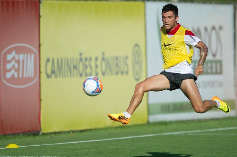 Volta de Ar&aacute;nguiz causa sensa&ccedil;&atilde;o de al&iacute;vio no Inter 