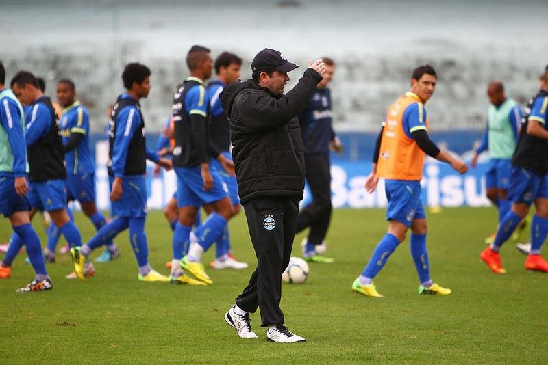 Gr&ecirc;mio projeta jogo duro contra Figueirense e mira recuperar pontos