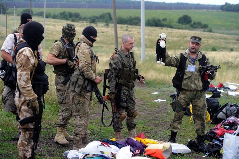 Porta-voz ucraniano diz que rebeldes confiscam evid&ecirc;ncias do voo MH17 
