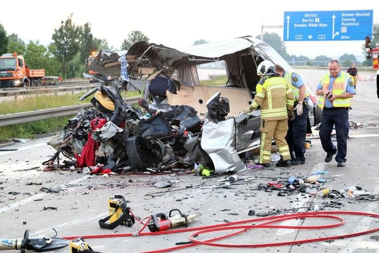 Acidente com &ocirc;nibus causa nove mortes na Alemanha 