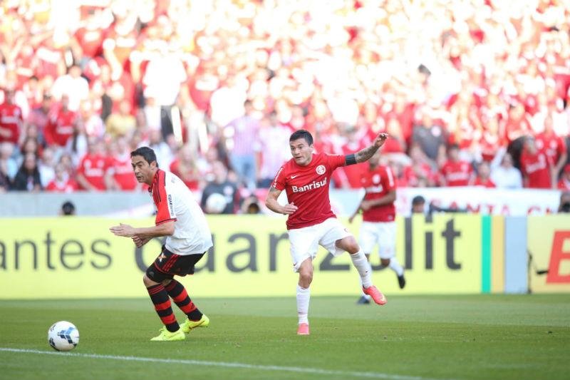 Ar&aacute;nguiz atuou apenas 18 minutos contra Flamengo