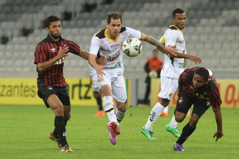 Na volta &agrave; Arena da Baixada, Atl&eacute;tico-PR vence o Crici&uacute;ma