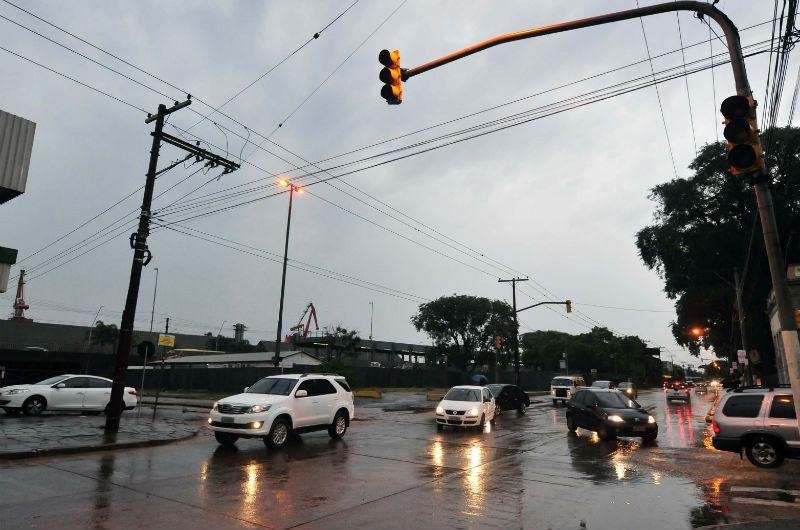 Sem&aacute;foros est&atilde;o inoperantes em alguns cruzamentos da Capital