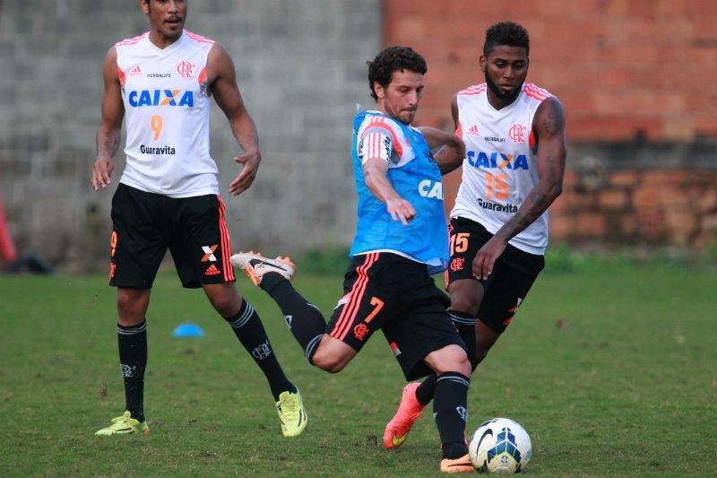 Para liberar Elano, Flamengo tem de repassar empr&eacute;stimo ou pagar multa 
