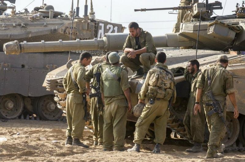 Soldados israelenses em ataque por terra na faixa de Gaza