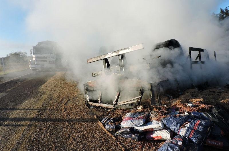 Corpo de Bombeiros apagou o inc&ecirc;ndio, mas o preju&iacute;zo foi total