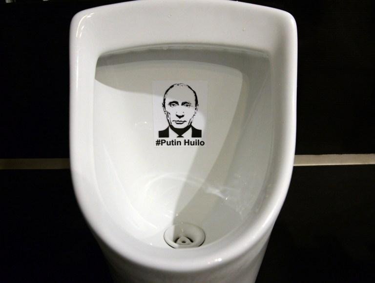 Restaurante coloca adesivo de Vladimir Putin em mict&oacute;rio 