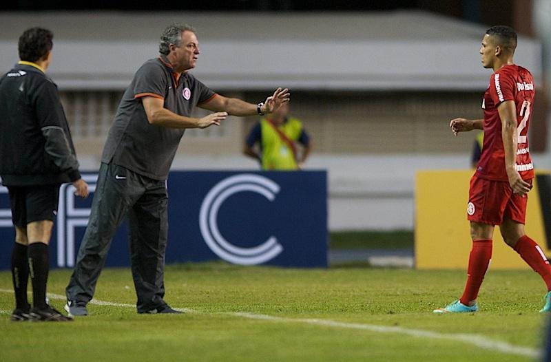 Treinador disse que time n&atilde;o muda forma de jogar quando atua como visitante