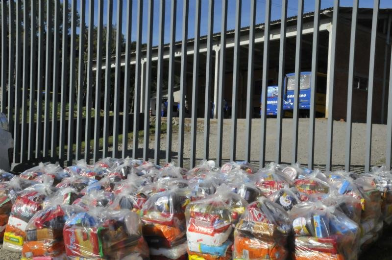Sindicato levou cestas b&aacute;sicas para distribuir aos funcion&aacute;rios da empresa