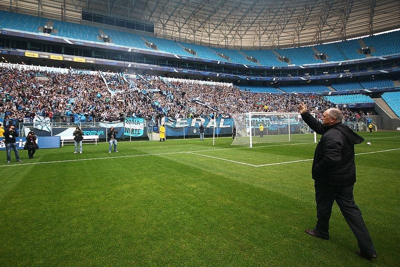 Torcida recebeu Felip&atilde;o e acompanhou treino na Arena