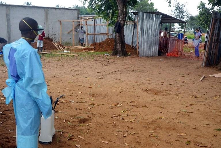 Ernest Bai Koroma quer tomar medidas mais firmes depois de 224 mortes pela doen&ccedil;a