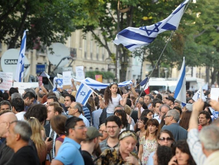 Manifesta&ccedil;&atilde;o pr&oacute;-Israel re&uacute;ne milhares em Paris