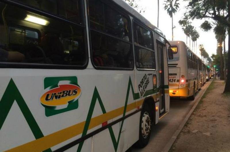 Fila de &ocirc;nibus na Osvaldo Aranha