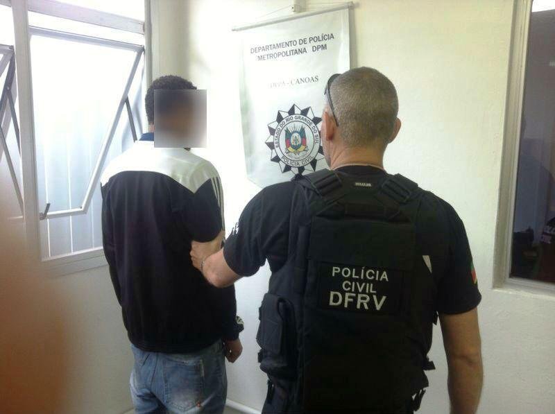 Pelo menos cinco pessoas foram presas