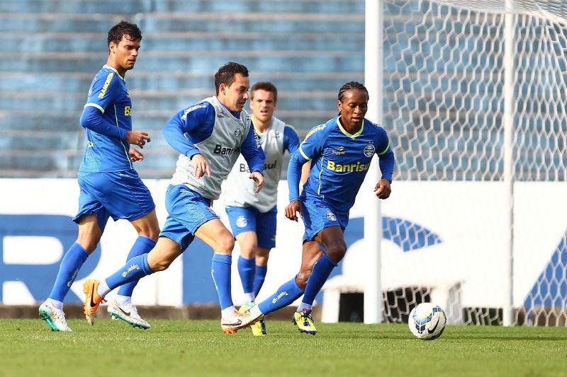 Treino ocorreu no gramado do est&aacute;dio Ol&iacute;mpico