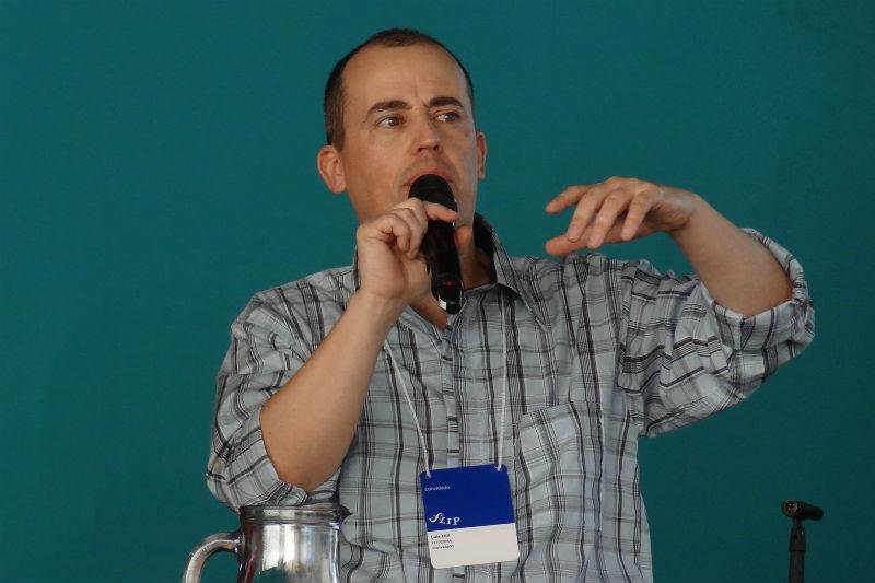 Autor porto-alegrense Lu&iacute;s Dill participa da Flipinha e da FlipZona