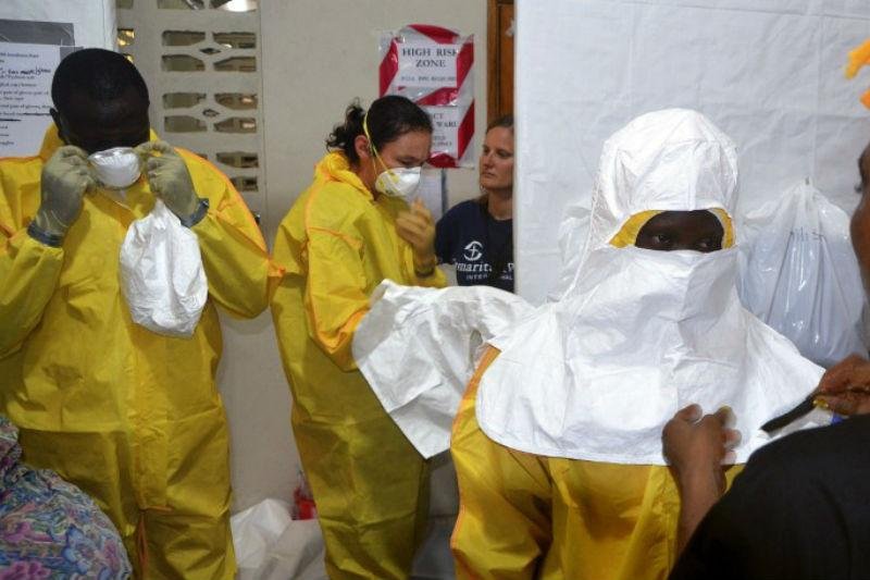 Virologistas tentam acelerar testes para vacina do Ebola at&eacute; 2015