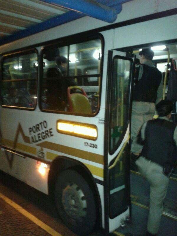 Onibus da Regi&atilde;o Metropolitana tamb&eacute;m foram abordados