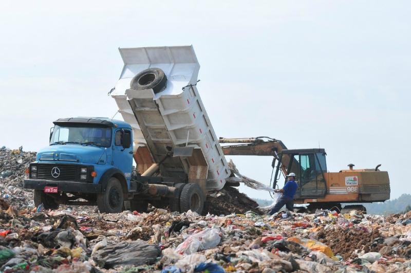 Prazo para acabar com os lix&otilde;es e dar destino correto aos dejetos termina neste s&aacute;bado