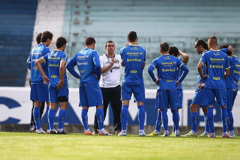 Andr&eacute; Jardine comanda o Gr&ecirc;mio contra o Vit&oacute;ria
