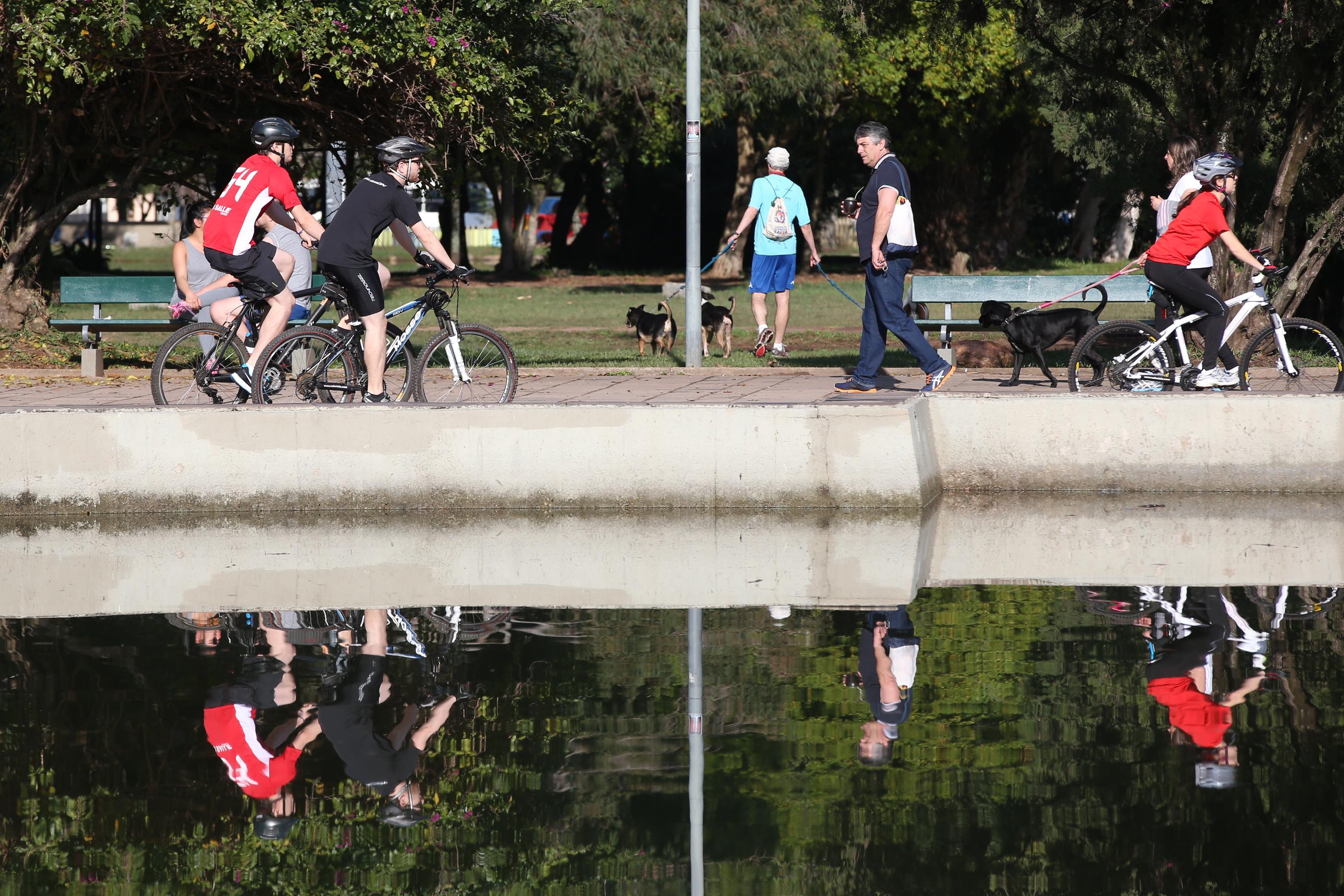 Domingo de curtir o sol nos parques de Porto Alegre
