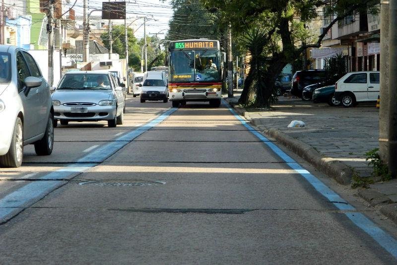 Faixa exclusiva na Avenida Brasil come&ccedil;a segunda