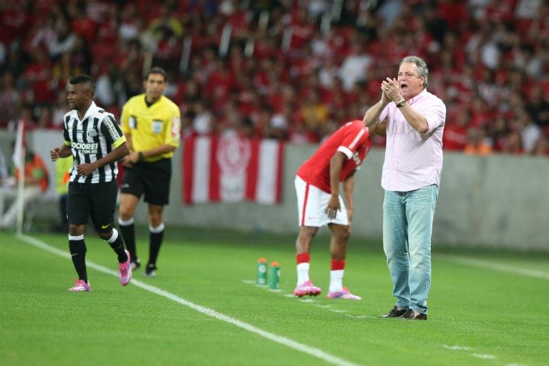 Inter bate o Santos e se aproxima do Cruzeiro
