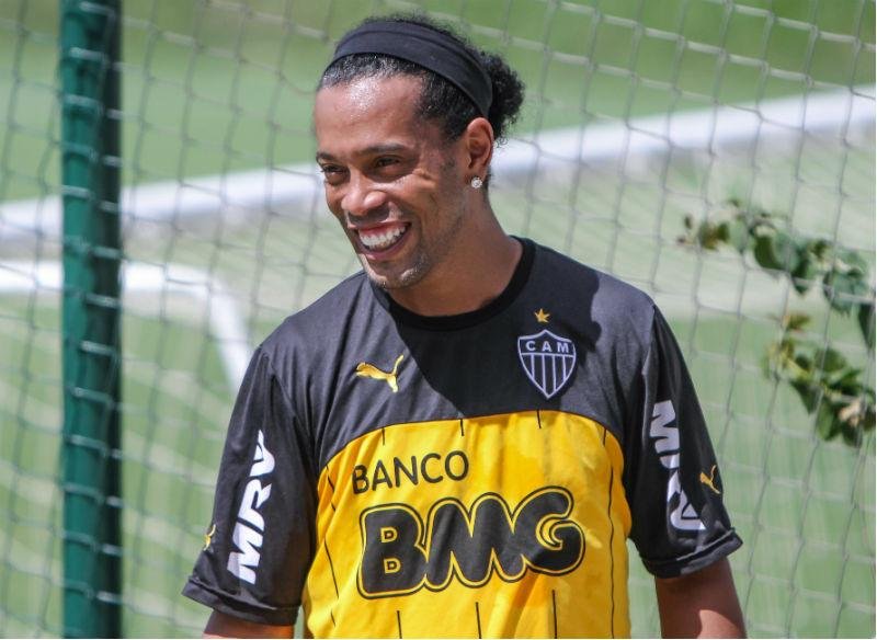 Futuro de Ronaldinho Ga&uacute;cho &eacute; incerto