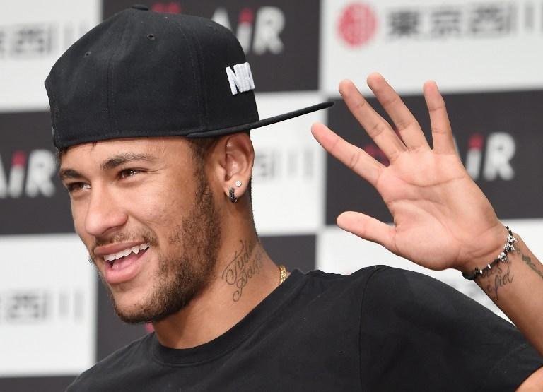 Neymar &eacute; cobrado no Barcelona por alta exposi&ccedil;&atilde;o nas f&eacute;rias