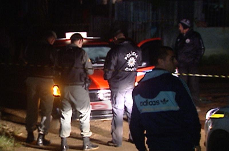 Irm&atilde;os s&atilde;o mortos dentro de t&aacute;xi em Porto Alegre