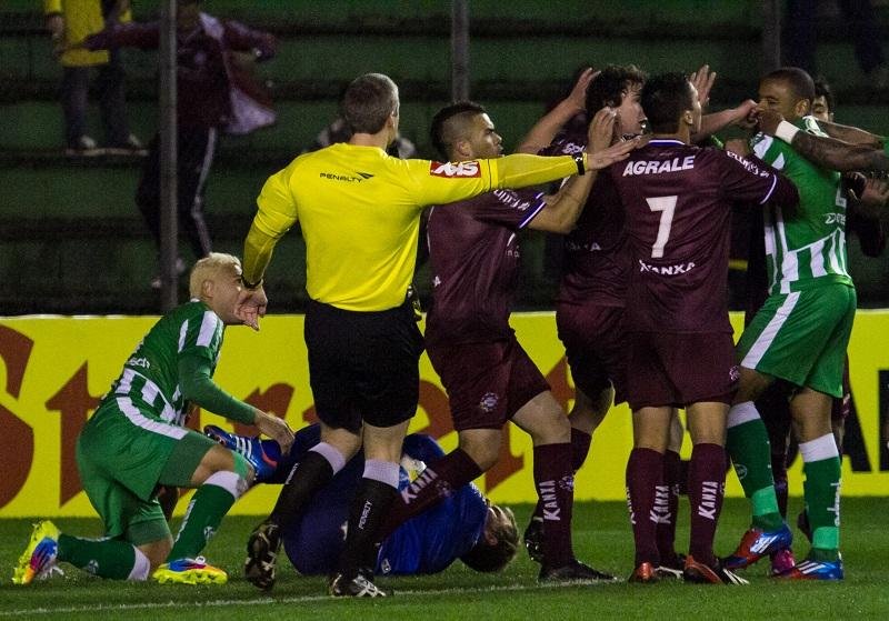 Cl&aacute;ssico foi bastante disputado e com algumas confus&otilde;es