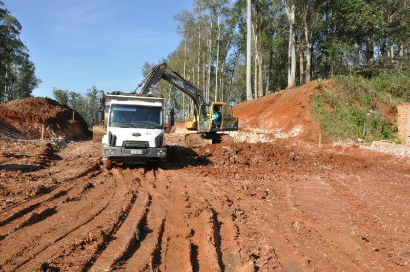Estrada de acesso ao complexo penitenci&aacute;rio est&aacute; longe de ser conclu&iacute;da
