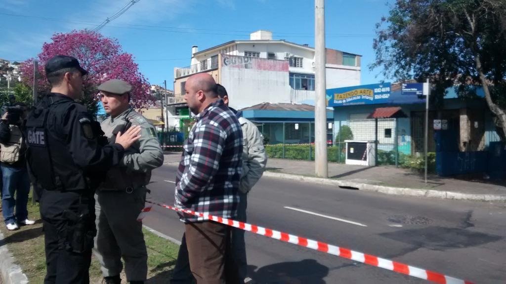 Gate chega ao local da suspeita de explosivo