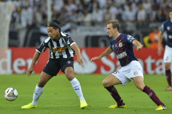 Ronaldinho recebeu convite do Papa para amistoso
