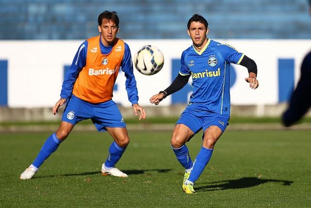 Giuliano &eacute; o &uacute;nico com presen&ccedil;a certa no meio-campo do Gr&ecirc;mio 