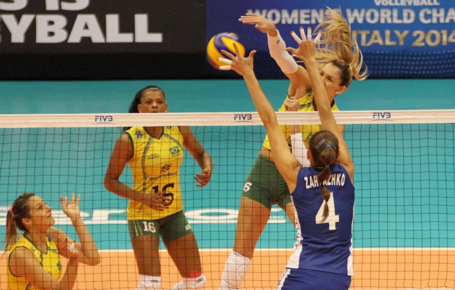 Brasil supera a R&uacute;ssia com efici&ecirc;ncia do saque no Grand Prix de V&ocirc;lei