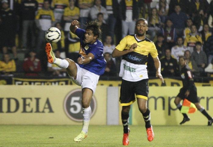 Mineiros deixaram o campo reclamando de dois gols anulados