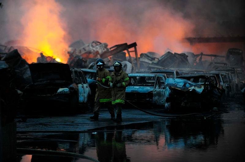 Bombeiros controlam inc&ecirc;ndio de grandes propor&ccedil;&otilde;es no Rio de Janeiro