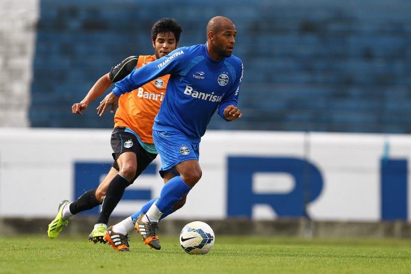 Volante do Gr&ecirc;mio demonstrou preocupa&ccedil;&atilde;o com s&eacute;rie de derrotas no Brasileir&atilde;o 