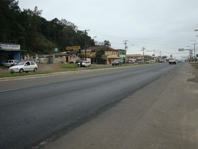 Os trabalhos de recapeamento da rodovia est&atilde;o sendo feitos no bairro Scharlau