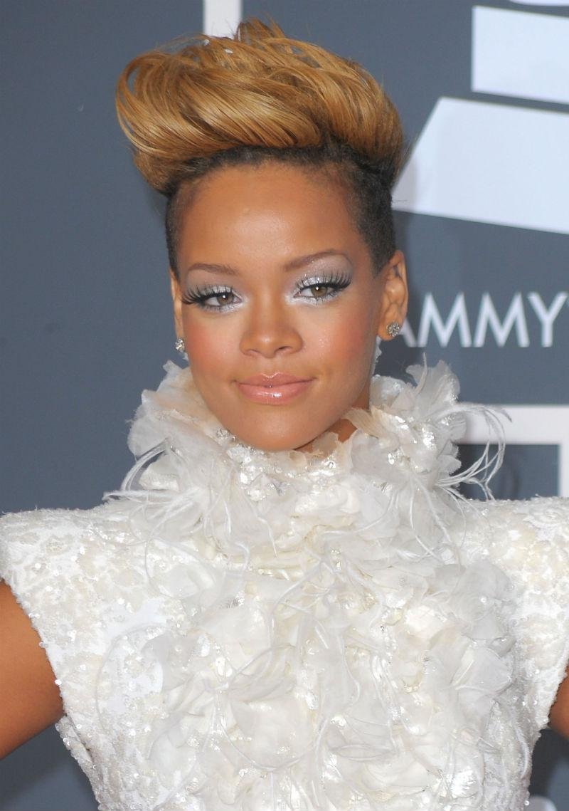 Cantora Rihanna quer comprar o Liverpool, diz jornal  