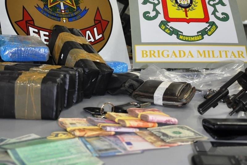 Opera&ccedil;&atilde;o conjunta entre PF e BM apreendeu seis quilos da droga e um rev&oacute;lver