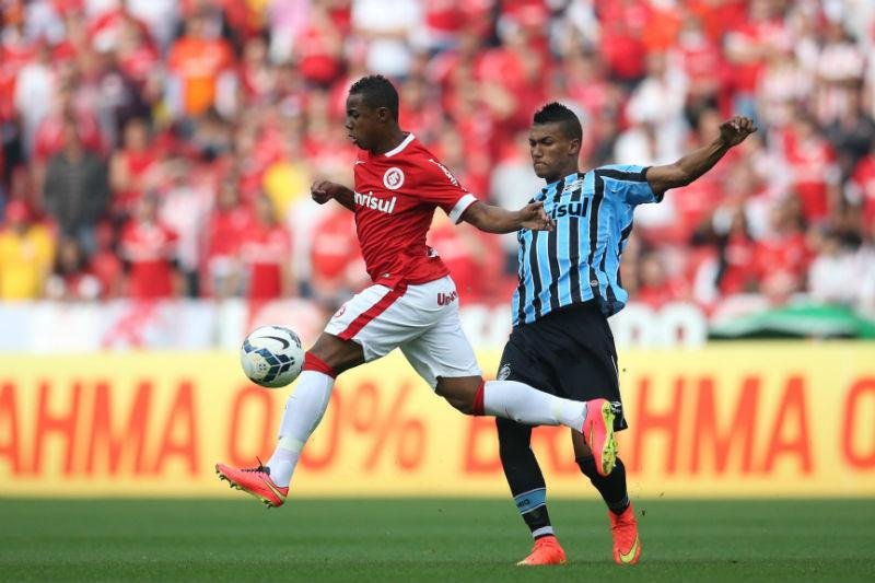 Volante do Gr&ecirc;mio admite que poderia ter evitado primeiro gol com falta t&aacute;tica